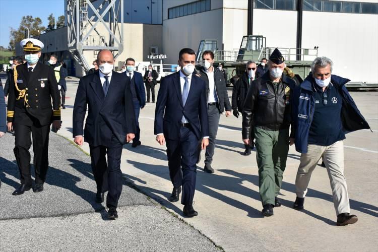 <p>Bu tabii ülkemizin birlikte neler yapabileceğinin de son derece somut bir göstergesi. Asıl Türkiye, ülkemiz çok değişik dönemlerde bu gücünü hep ispatladı. Bugün küresel boyutta karşı karşıya olduğumuz virüsle de mücadelemizi çok boyutlu sürdürüyoruz. Ülkemizde çok önemli kararlar alınıyor ve uygulanıyor." </p>

<p> </p>
