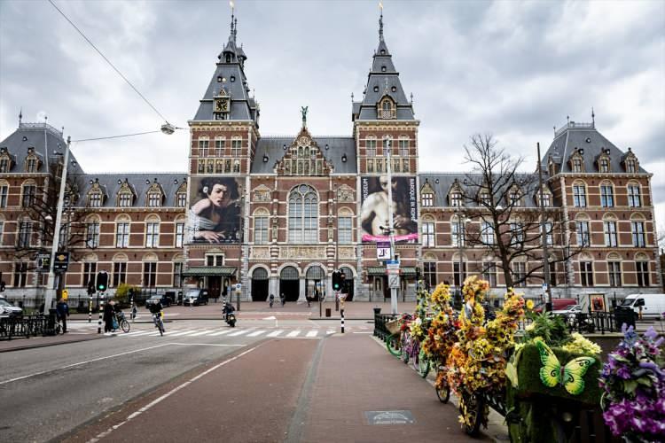 <p>Hollanda'da yeni tip koronavirüs (Kovid-19) salgını nedeniyle hayatını kaybedenlerin sayısı son 24 saatte 134 artarak 1173'e çıktı. </p>
<p> </p>