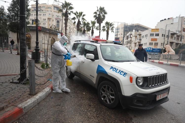 <p>İşgal altındaki Batı Şeria’da, yeni tip koronavirüsle (Kovid-19) mücadele kapsamında ilan edilen sokağa çıkma yasağı devam ediyor. </p>

<p> </p>
