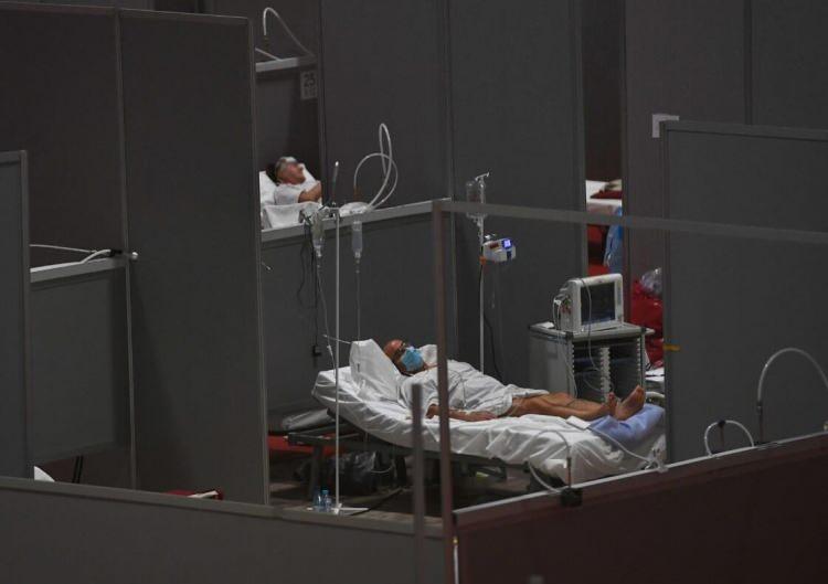 <p>İşte hastaneye dönüştürülen kongre merkezinden Reuters, AP ve AFP'nin paylaştığı o kareler...</p>

<p> </p>
