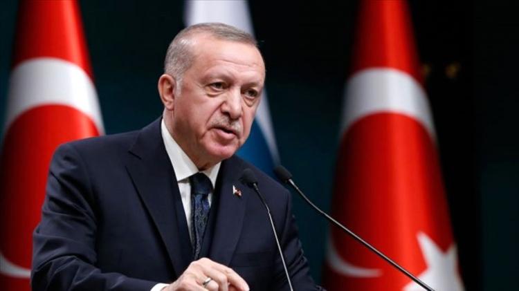 <p>Cumhurbaşkanı Erdoğan, Bakanlar Kurulu toplantısı sonrasında ulusa seslendi. Koronavirüsle mücadele kapsamında Milli Dayanışma Kampanyası'nı başlatan Erdoğan, ''Biz bize yeteriz Türkiye'm” ifadelerini kullandı. Cumhurbaşkanı Erdoğan'ın 7 aylık maaşını bağışlayarak başlattığı kampanyaya, devletin üst kademesinden birçok isim de destek verdi. İşte Milli Dayanışma Kampanyası'na destek veren isimler...</p>
