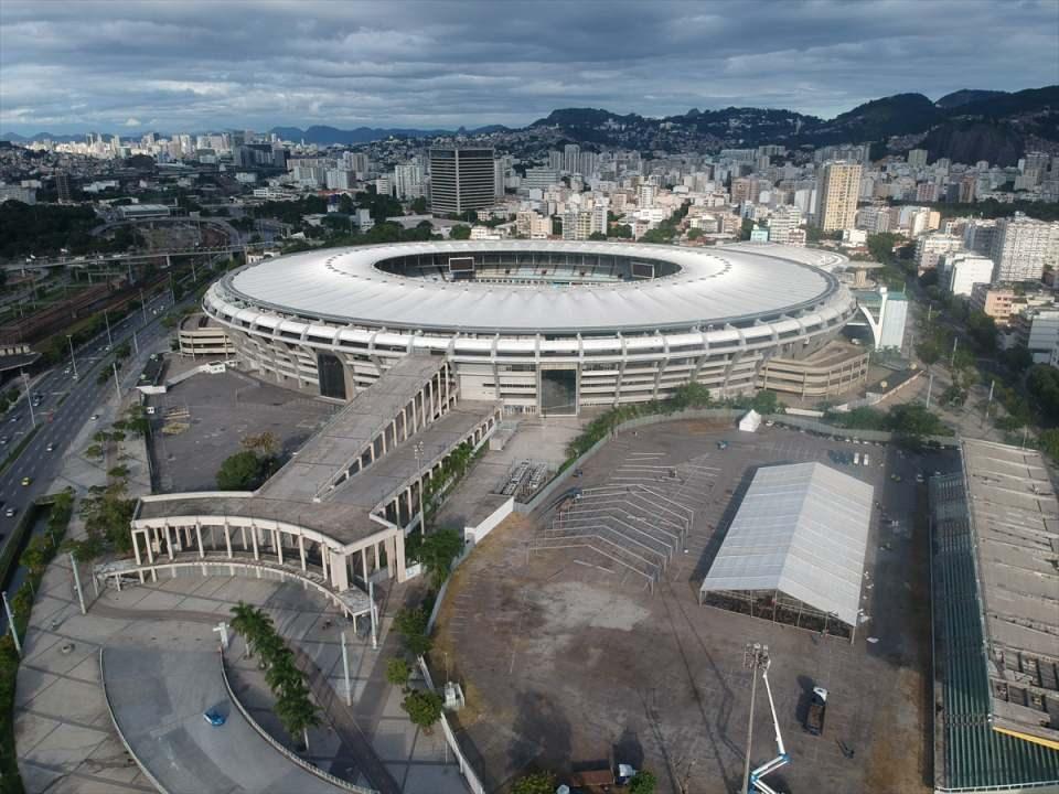 <p>Brezilya'nın Rio de Janeiro kentindeki Maracana Stadı'nın yeni tip koronavirüsle (Kovid-19) mücadele kapsamında hastaneye dönüştürüleceği açıklandı. </p>

<p> </p>
