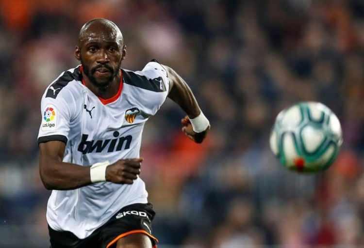<p>ELIAQUIM MANGALA</p>
<p>İspanyol kulübü Valencia'da Ezequiel Garay'ın ardından Eliaquim Mangala da virüse yakalandı.</p>