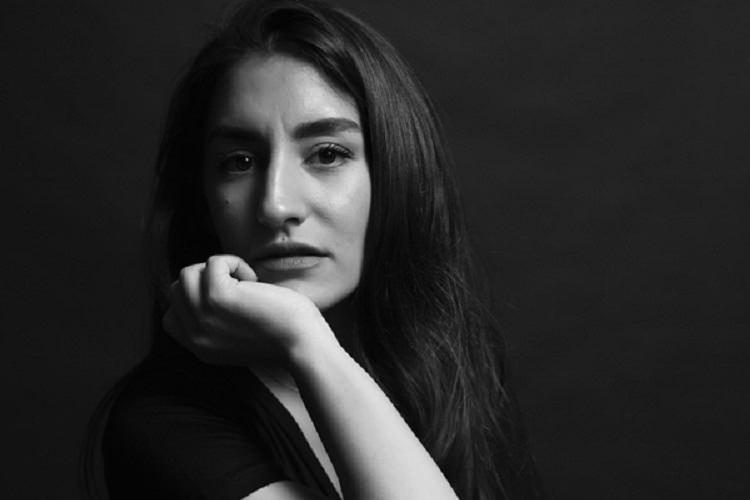 <p>2017 yılında okul arkadaşlarının kurduğu Sahne 367'de çalışmaya başladı. Halen sahnede oyuncu, yönetici ve eğitmen olarak çalışmaktadır.</p>