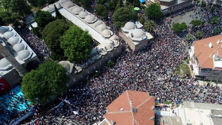 <p>Her yıl yurt içi ve yurt dışından binlerce insanın katıldığı UNESCO Somut Olmayan Dünya Kültürel Miras Listesi'nde de yer alan Uluslararası Manisa Mesir Macunu Festivali, 12 Mart tarihinde festivali düzenleyen komite tarafından iptal edildi.</p>