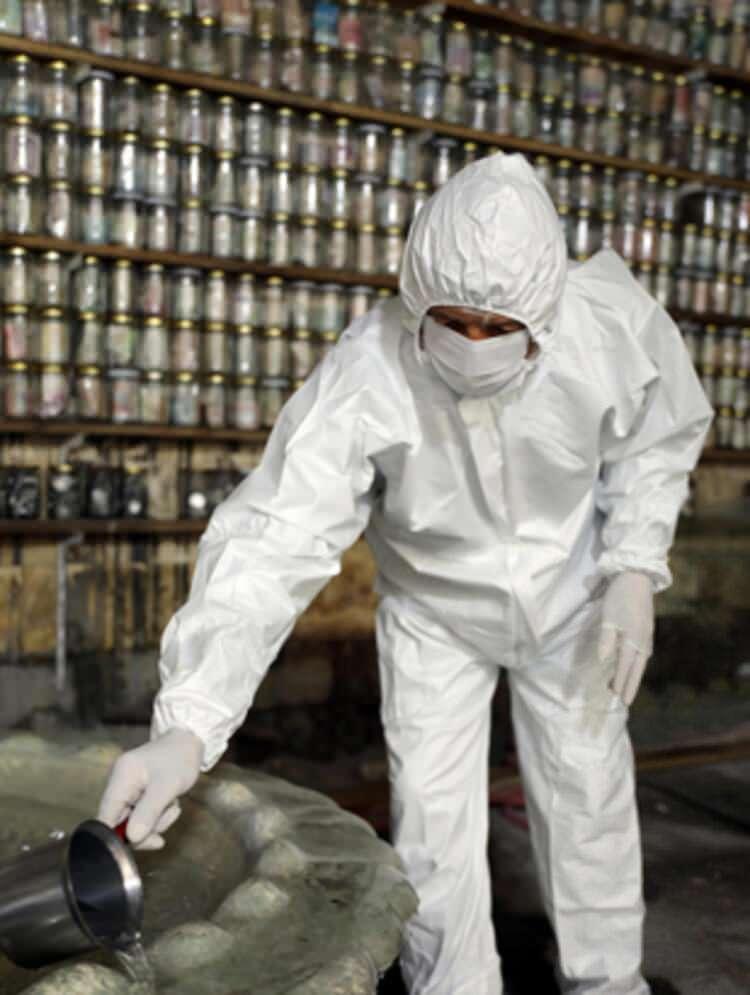 <p>Hollanda'da başladığı para koleksiyonuna memleketinde de devam eden Kaplan, onlarca ülkeye ait banknot ve madeni paraları 11 yıl önce kurduğu Devr-i Alem Para Müzesi'nde sergilemeye başladı.</p>
<p> </p>