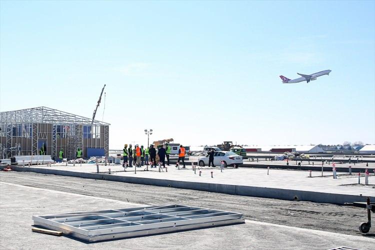 <p>Atatürk Havalimanı alanında oluşturulacak bin yataklı hastanenin 45 günde içinde bitirilmesi planlanıyor.</p>