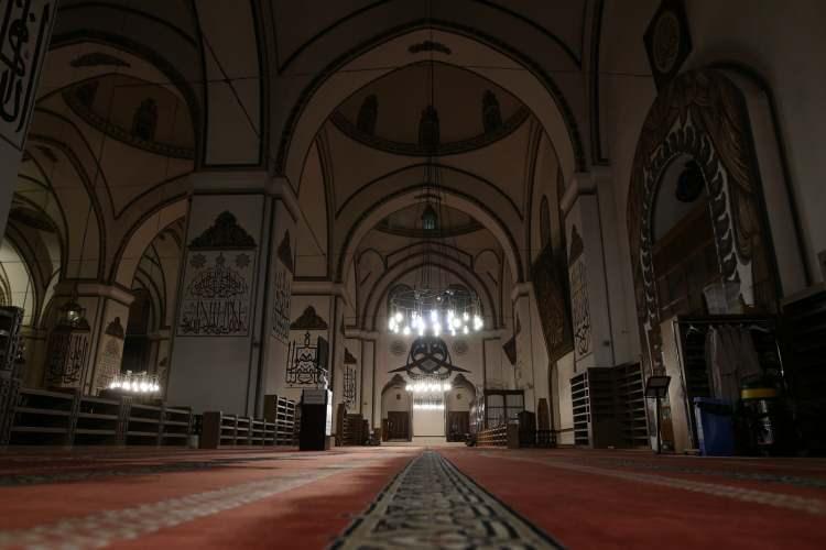 <div>Elbette içimiz buruk, Rabbimiz tez zamanda omuz omuza hep birlikte manevi havayı teneffüs ederek cemaatle namaz kılmayı nasip etsin. </div>