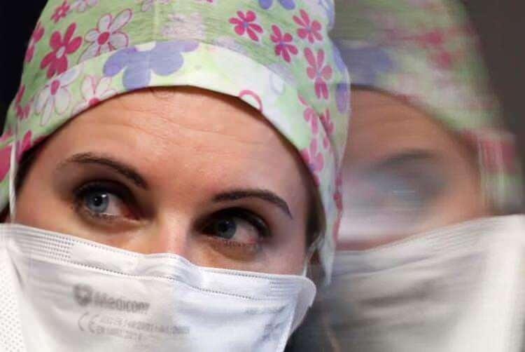 <p>Nefes almaya yardımcı olan aletleri kapatmak ve tedaviye son vermek, sağlık ekiplerinin çok ciddi bir süreçten geçirdikten sonra verdikleri bir karar. Hastanın yaşı, kronik hastalıkları, tedaviye verdiği yanıt ve iyileşme ihtimali dikkatle incelenip değerlendiriliyor.</p>

<ul>
</ul>
