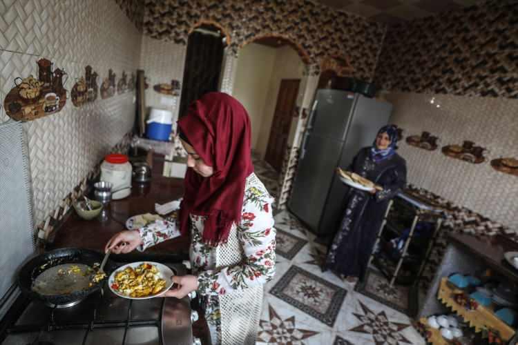 <p>Filistin Sağlık Bakanlığı, son olarak ülkede 13'ü Gazze'de olmak üzere 268 koronavirüs vakası olduğunu açıklamıştı.</p>