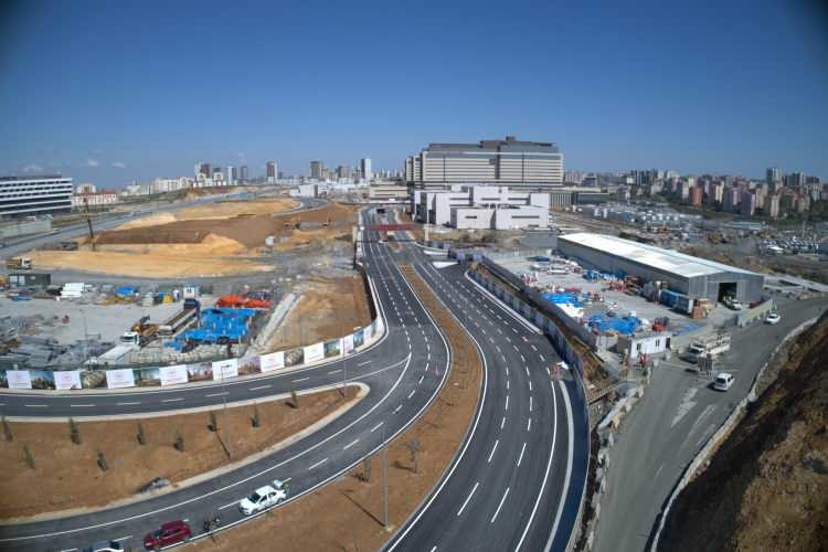 Başakşehir Şehir Hastanesi'nin yolları ortaya çıkmaya başladı