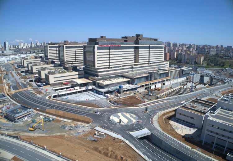 Başakşehir Şehir Hastanesi'nin yolları ortaya çıkmaya başladı