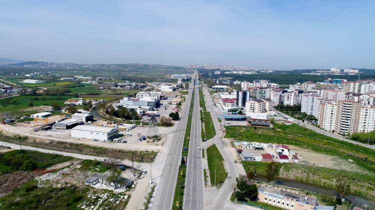 <p>Bursa trafiğinin en yoğun yaşandığı İzmir, İstanbul ve Ankara caddelerinin bomboş hali havadan görüntülendi. İçişleri Bakanlığının 30 büyükşehir ve Zonguldak’ta ikinci defa aldığı sokağa çıkma kısıtlamasında Bursalılar kurallara uyuyor. </p>
