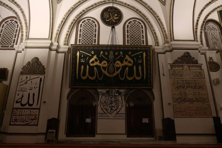 <p>Tarihi camimizin bu süreçte bakımlarını yaptırıyoruz. Gereken bütün temizlik ve dezenfekten çalışmalarını yaptırıyoruz. </p>
