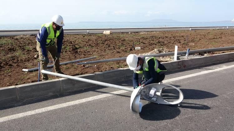 <p>Vangölü Elektrik Dağıtım A.Ş. (VEDAŞ), korona virüsle mücadele kapsamında sokağa çıkma kısıtlamalarına rağmen arıza, bakım ve onarım çalışmalarına devam ediyor.</p>