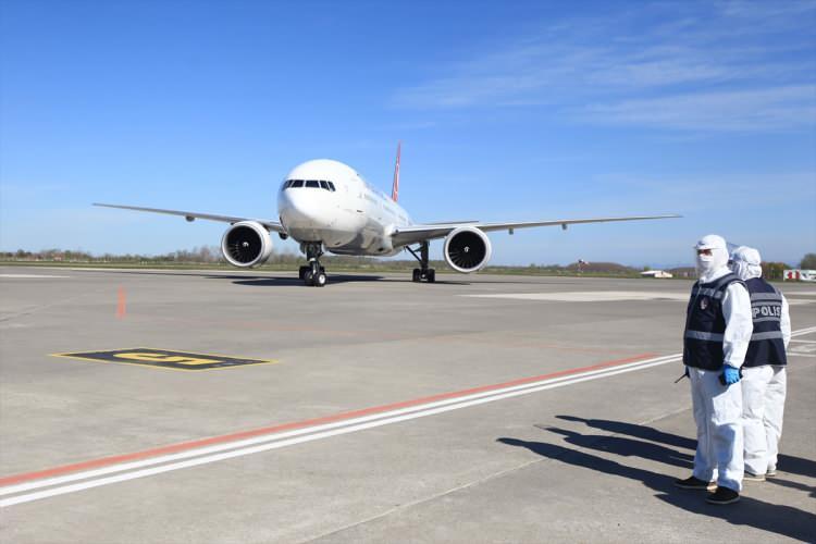 <p>Hollanda'dan 349 Türk vatandaşı Tokat'ta karantinaya alınmak üzere Samsun Çarşamba Havalimana geldi.</p>
