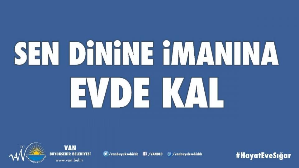 <p>Billboardlara asılan yazılarla ilgili konuşan reklam ajansı çalışanı Turan Şan, Van yöresine ait şiveli afişleri kentin birçok noktasına astıklarını belirtti.</p>
