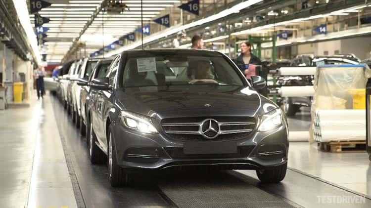 <p>Merceses-Benz Türk, Dünya Sağlık Örgütü ve Sağlık Bakanlığı tarafından paylaşılan bilgiler doğrultusunda, gerekli tüm tedbirleri alarak ve gelişmeleri yakından takip ederek, 20 Nisan'da Hoşdere Otobüs Fabrikası ve 24 Nisan'da da Aksaray Kamyon Fabrikası'nda faaliyetlerine tekrar başlayacak.</p>