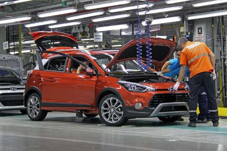 <p><span style="color:#FF8C00"><strong>HYUNDAİ ASSAN</strong></span></p>
<p>Hyundai Assan da çalışanlarının, ailelerinin ve tüm müşterilerinin sağlığına yönelik aldığı tedbirler kapsamında, 1 Nisan tarihi olarak planladıkları üretime ara vermeyi öne çekerek, 27 Mart-13 Nisan tarihleri arasında gerçekleştirileceğini açıklamıştı.</p>
<p>Ancak firmadan yapılan son açıklamada, İzmit'teki fabrikasında üretim faaliyetlerinin 20 Nisan'da başlayacağı bildirildi.</p>