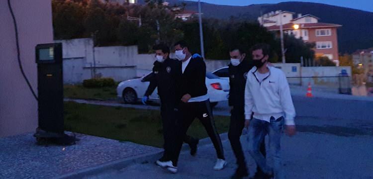 <p>Tepki toplayan görüntülerin ardından Gemlik Emniyet Müdürlüğü ekipleri harekete geçti. Polis ekiplerince belirlenen adreslere düzenlenen operasyonla 4 kişi gözaltına alındı. </p>