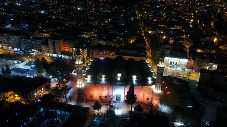 <div>Vatandaşların cemaatle namaz kılmasına izin verilmeyen camiden her gün ezan sesleriyle birlikte uyarı ve dualar yükseliyor.</div>

<div> </div>
