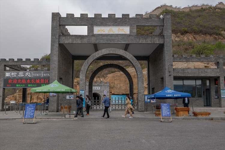 <p>Pekin'de yeni tip koronavirüs (Kovid-19) salgınına karşı alınan tedbirler kapsamında geçici olarak kapatılan veya faaliyeti durdurulan turistik yerler, salgın tehdidinin azalmasının ardından yavaş yavaş ziyarete açılıyor. </p>

<p> </p>
