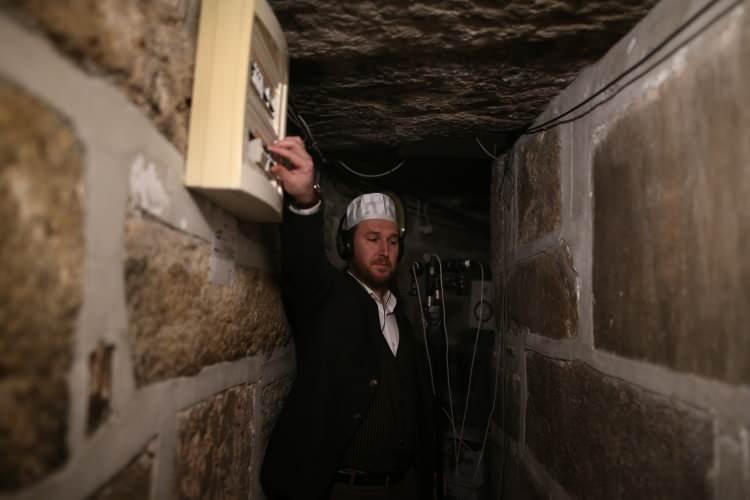 <p>Bu süreçte cemaati içeri alamadıklarının altını çizen Saygılı, “Camimiz peyderpey açık. Cemaatle namaz kılınmasa da insanlar Ulu Cami’den kendini ayırmak istemiyor. </p>