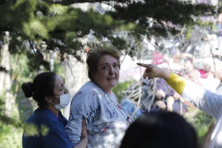 <p> Yangın kontrol altına alınmış olayda herhangi bir can kaybı ve yaralanma bulunmamaktadır. Kamuoyunun bilgisine sunulur" denildi. </p>
<p> </p>