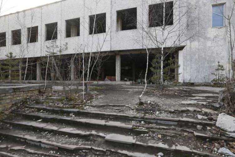<p>"Bunun üzerine eve dönmeye karar verdim. Mesai arkadaşlarımla benim evimde toplandık ve kazayı konuşmaya başladık. Pripyat'tan çıkmak mümkün değildi. Tüm dolmuşlar durdurulmuştu, özel otomobillerle de çıkışa izin verilmiyordu. Pripyat'ta 26 Nisan'ın diğer günlerden bir farkı yoktu. Günlük hayata dair hiçbir uyarı ve sınırlama yapılmadı. İnsanlar gruplar halinde toplanıyor ve santraldeki kazayı konuşuyorlardı.</p>
<ul>
</ul>