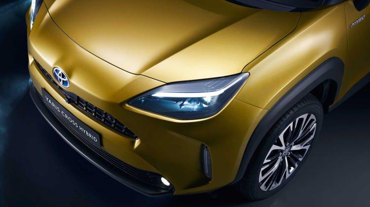 <p><span style="color:#FF8C00"><strong>DÖRT TEKERLEKTEN ÇEKİŞLİ GELECEK</strong></span></p>
<p>Japon markanın tüm modelleri gibi hibrit seçeneğe sahip olacak 2020 Yaris Cross'ta 1.5 litrelik ünite görev yapacak. Üç silindirli bu motorun sadece benzinli versiyonu da satışa sunulacak.</p>