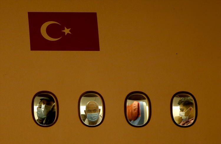 <p>Cumhurbaşkanı Recep Tayyip Erdoğan'ın talimatı, Cumhurbaşkanı Yardımcısı Fuat Oktay'ın koordinasyonu ve Dışişleri Bakanlığının çalışmasıyla başlatılan tahliye operasyonu sürüyor.</p>

