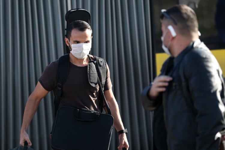<p>Etiyopya'da bulunan 289 Türk vatandaşı, yeni tip koronavirüs (Kovid-19) önlemleri kapsamında Türkiye'ye getirildi. THY uçağıyla Kayseri Havalimanı'na inen vatandaşlar kara yoluyla karantina sürecini geçirecekleri kentteki çeşitli yurtlara gönderildi.</p>