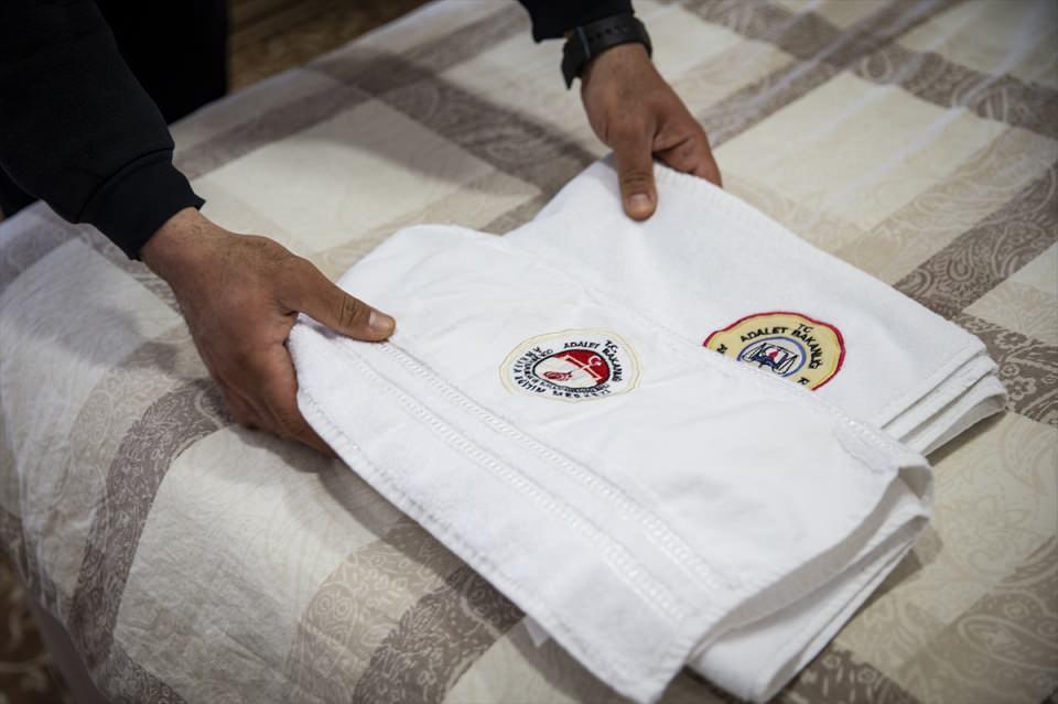 <p>Türkiye genelinde olduğu gibi Ankara'da da infaz koruma memurları ve cezaevi personeli, göreve başlamadan 15 gün önce "izolasyon" uygulaması kapsamında başta Adalet Bakanlığına bağlı eğitim merkezleri olmak üzere kamu kurumlarına ait yerlerde kalıyor.</p>

<p> </p>
