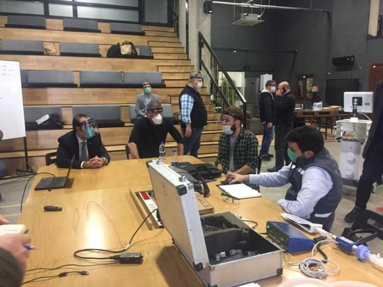 Türk devleri güçlerini birleştirdi! Yerli solunum cihazı teslim edildi