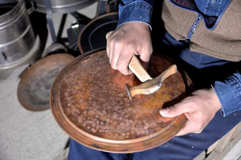 <p>Tepsiyi Muş'un simgesi lale figürüyle süsleyen Aktaş, bunu kargoyla Sağlık Bakanlığına gönderdi.</p>

<p> </p>
