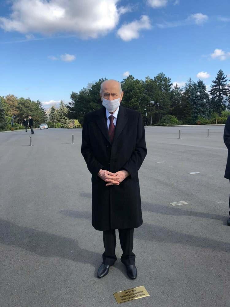 <p>MHP Genel Başkanı Devlet Bahçeli, törene maskeli önlem alarak katıldı.</p>
<p> </p>