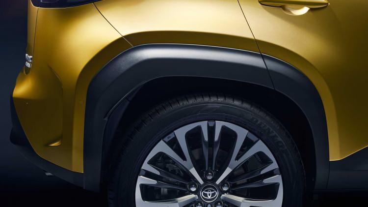 <p>Japon üreticinin b-segment hatchback modeli Yaris ile aynı platformu ve güç seçeneklerini paylaşan Toyota 2020 Yaris Cross'ta, dört tekerlekten çekiş sisteminin yer aldığı belirtiliyor.</p>

