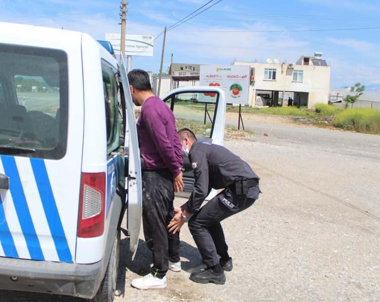 <p>"Ceza yiyip işimize bakacaktık"</p>
<p>Büyük korku yaşayan Ali Uysal,” Dedim o kadar arkadaşıma yapma diye, onu götürün. Değer mi abi değer mi, kaçma yapma diyorum. El frenini çekmeye çalıştım olmadı. Ne olacaktı 3 bin lirayı yiyip gidip işimize bakacaktık. Serik’te de ceza yemeyelim diye durmadık” dedi.</p>