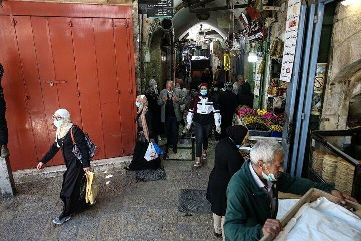 <p>Koronavirüs tedbirleri kapsamında ramazan için alışverişlerini yapan Kudüslüler pazarlara yöneldi.</p>