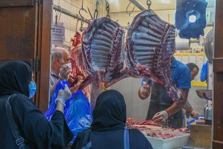 <p>Kuveyt'te pazarda bulunan açık et tezgahlarında yoğunluk yaşandı.</p>