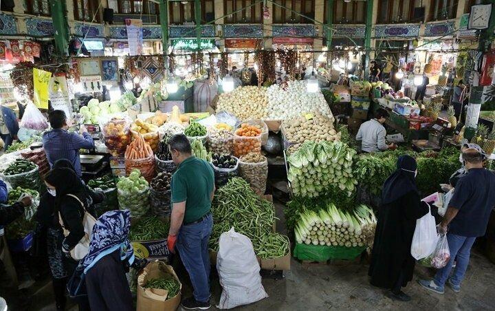 <p>İran'ın Tahran şehrinde yaşayan Müslümanlar Ramazan ayına hazırlık için alışverişe gitti.</p>
