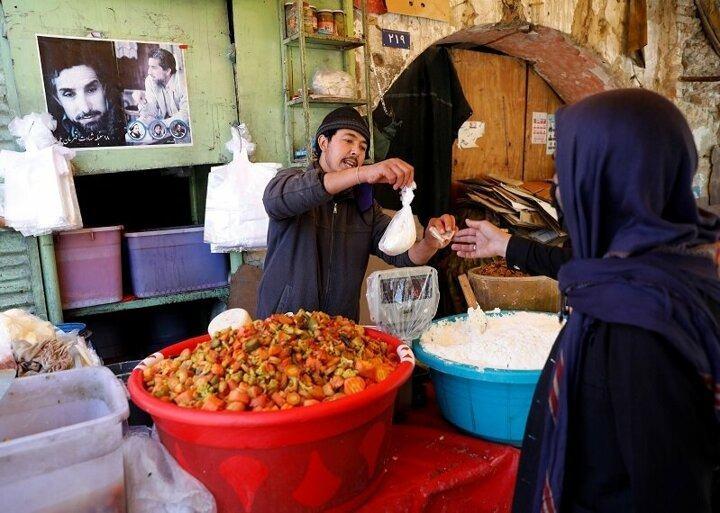 <p>Afganistan'da kurulan pazarlarda Ramazan ayına yönelik satışlar devam ediyor.</p>