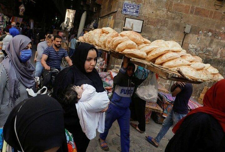 <p>Kahire'de geleneksel ekmekler iftar için fırından çıktı.</p>
