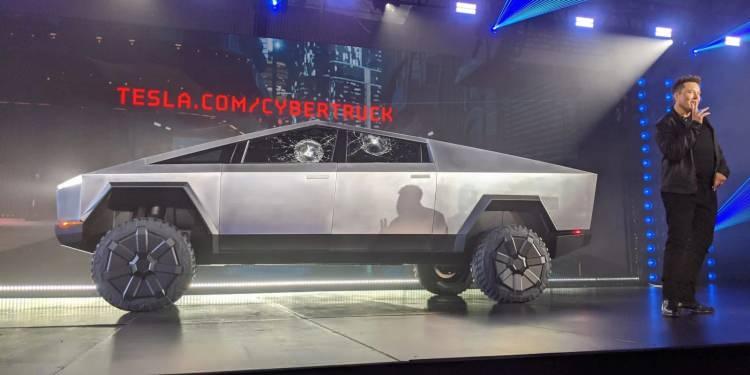 <p>Tesla ilk elektrikli pickup modelini 2019’un son aylarında tanıtmıştı. İşte 2021 sonunda seri üretime geçmesi beklenen modelin özellikleri…</p>

<p> </p>
