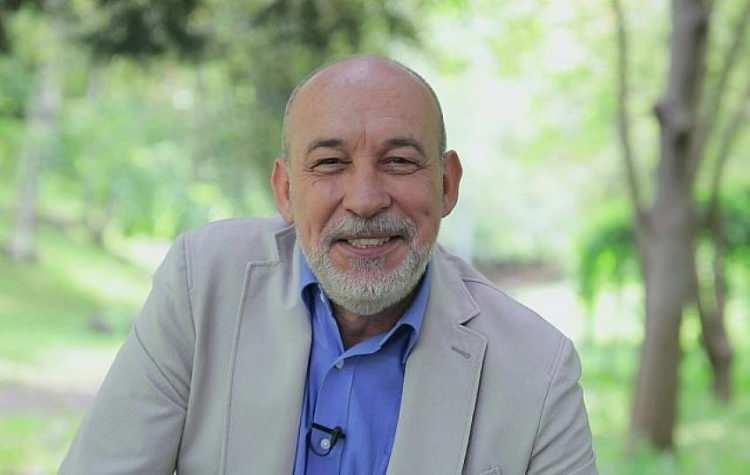 <p>Aynı zamanda Devlet Tiyatroları sanatçısı olan Küçükkörmükçü, son olarak Kuzgun dizisinde rol aldı.</p>