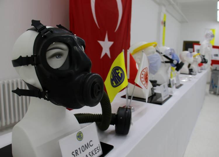 <p>"Tamamen Türk mühendisleri tarafından üretildi"</p>
<p>Yerli mekanik solunum cihazı Sahra, tasarımından yazılımına tamamen Türk mühendisleri tarafından üretildi. Solunum problemi yaşayan ve ağırlaşan bir korona virüs hastasına temel solunum desteği sağlayabilen Sahra, solunum problemi yaşayan diğer hastalar için de kullanılabilecek.</p>