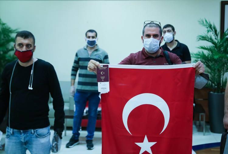<p>TSİ 08.15'te havalanan uçakta yer alacak 133 kişiyi İslamabad Uluslararası Havalimanı'ndan Türkiye'nin İslamabad Büyükelçisi İhsan Mustafa Yurdakul ile Pakistan Ulusal Afet Yönetim Ajansı (NDMA) Başkan Yardımcısı Abdul Muid uğurladı. </p>
<p> </p>