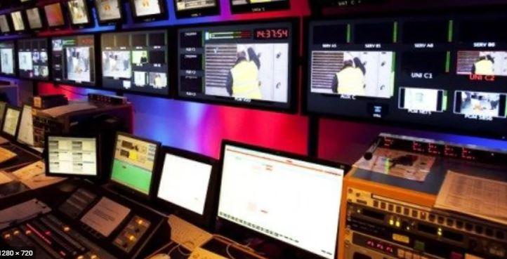 <p>Gazete, radyo ve televizyon kuruluşları ile gazete basım matbaaları,</p>
