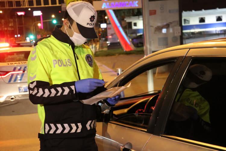 <p>Ekipler, vatandaşları gerekmedik&ccedil;e sokağa &ccedil;ıkmamaları konusunda uyardı.&nbsp;</p>
