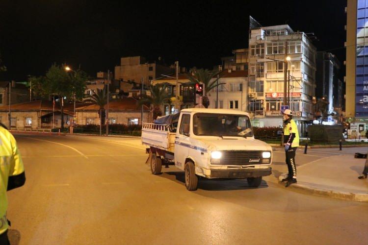 <p>Kent sakinlerinin fazla yoğunluk oluşturmadan akaryakıt istasyonlarına gittiği g&ouml;r&uuml;ld&uuml;.</p>

<p>&nbsp;</p>
